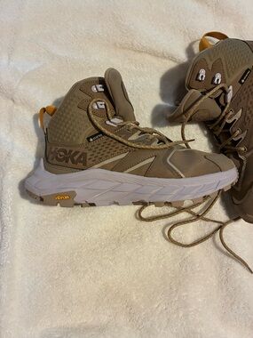 NWT Hoka Tan/Brown Trail Mid-Top Hiking Boots, Size 7.5